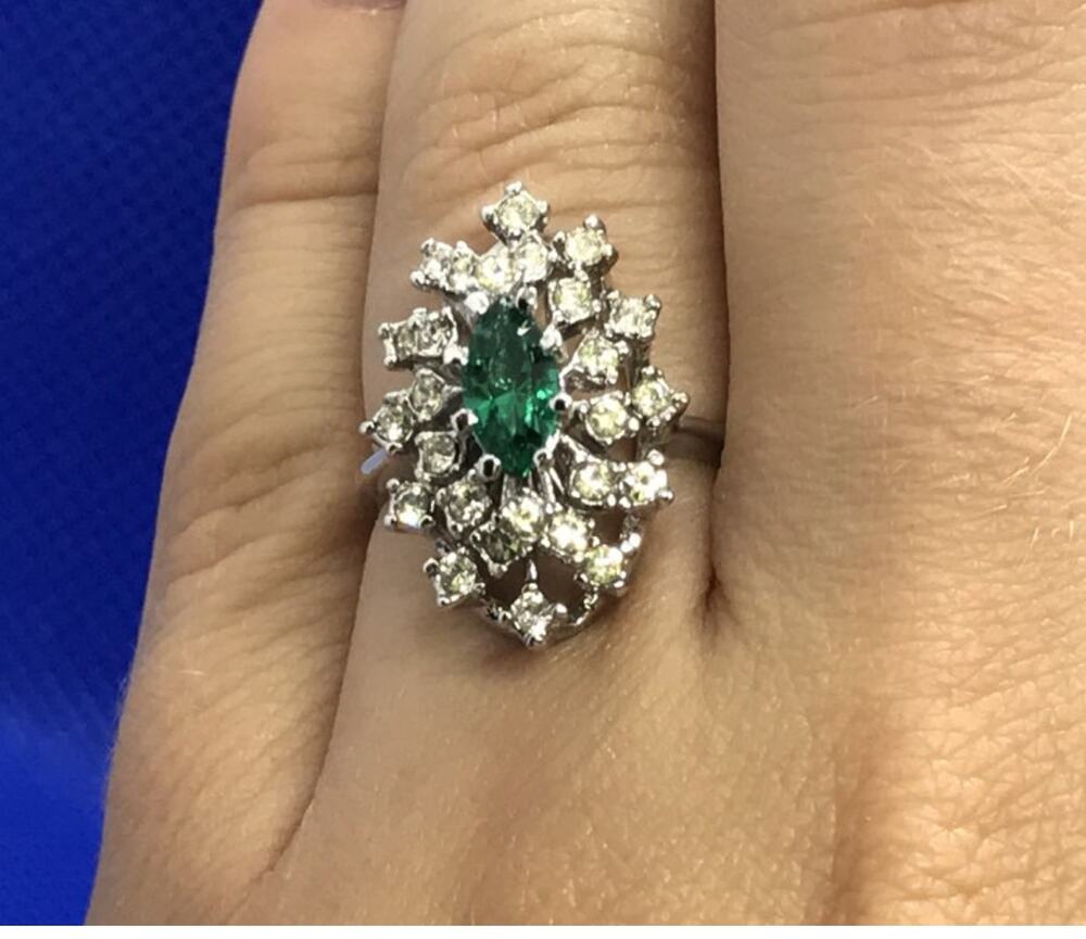 Beautifull Ring With Green & White CZ Size 6.5